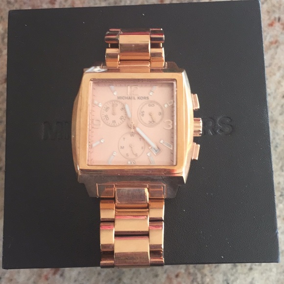 Michael Kors rose gold watch. - Picture 2 of 4
